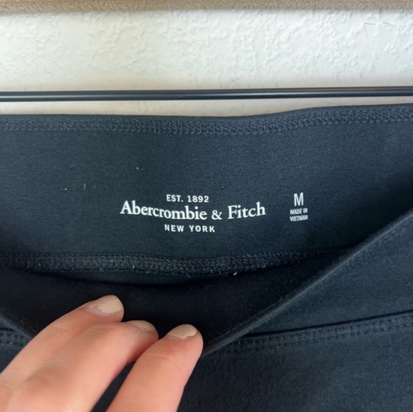 ABERCROMBIE & FITCH Moto Zipper Ponte Legging Black Size M - Picture 5 of 6